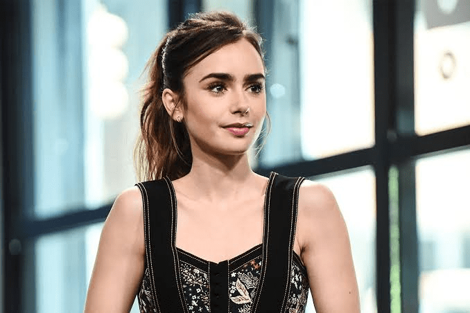 Qual a altura de Lily Collins? Descubra medidas, carreira e mais