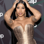 Qual a altura de Cardi B? Descubra sua verdadeira estatura e mais