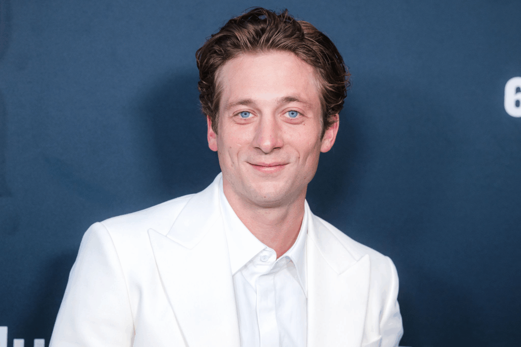 Qual a altura de Jeremy Allen White? Detalhes, comparação e curiosidades