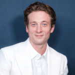 Qual a altura de Jeremy Allen White? Detalhes, comparação e curiosidades