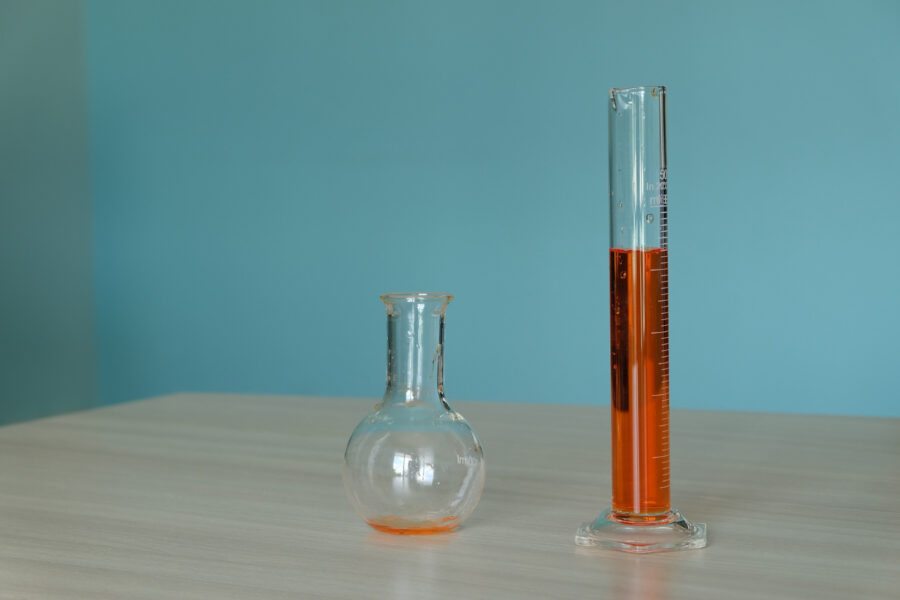 Por que o vidro borossilicato é o mais usado em laboratórios