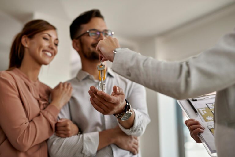 Consórcio imobiliário para casais: como planejar a compra do primeiro imóvel juntos?