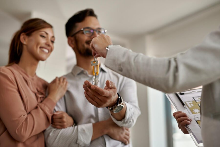 Consórcio imobiliário para casais: como planejar a compra do primeiro imóvel juntos?